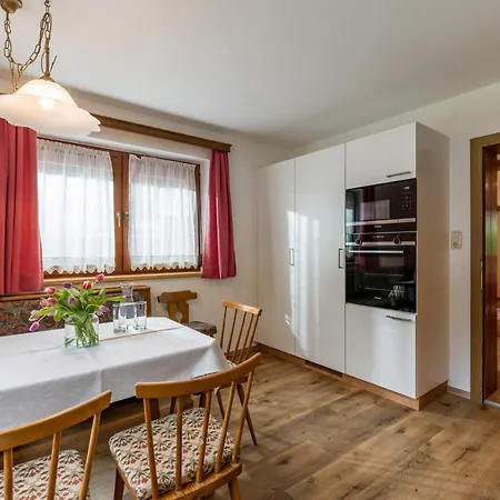 Holiday home Gaensebluemchen Finkenberg